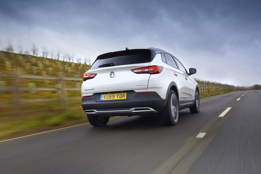  Vauxhall Grandland X Hybrid4 2020 года  (фото 2 из 40)